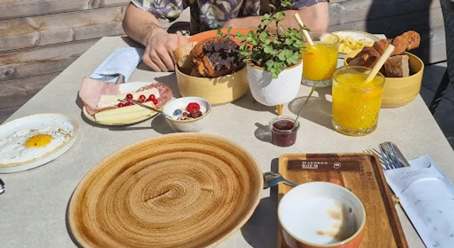 Friends Breakfast and Lunch