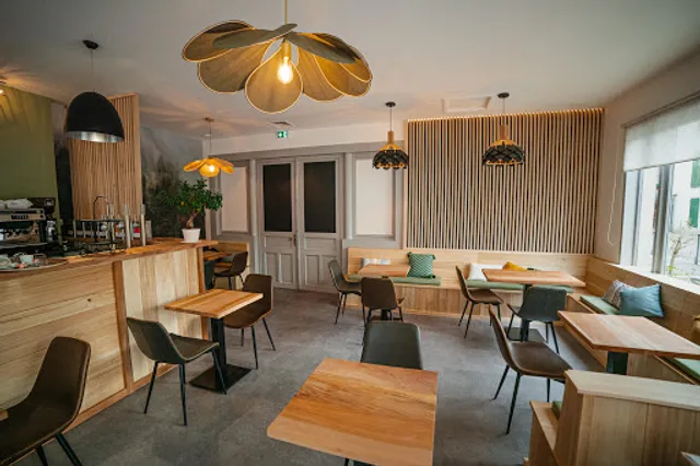 Le Café Des Thermes