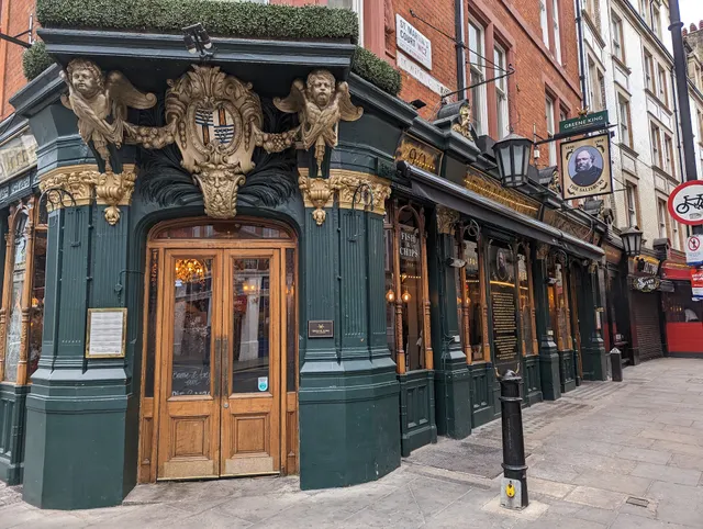 Trafalgar Square Apartments