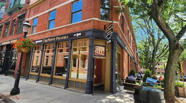 TreMonte Pizzeria Restaurant & Bar