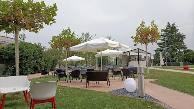 Zero4 - Restaurant & Lounge Bar