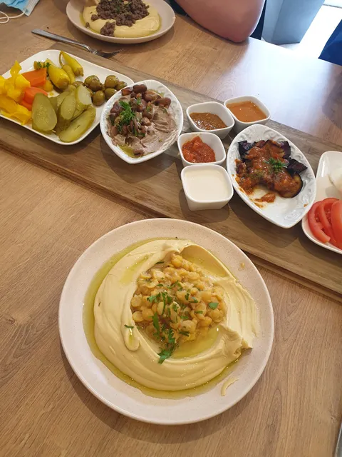 חומוס פלאפל אבו רסיל