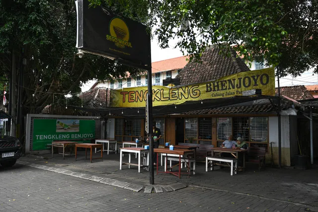 Tengkleng Bhenjoyo, Keraton