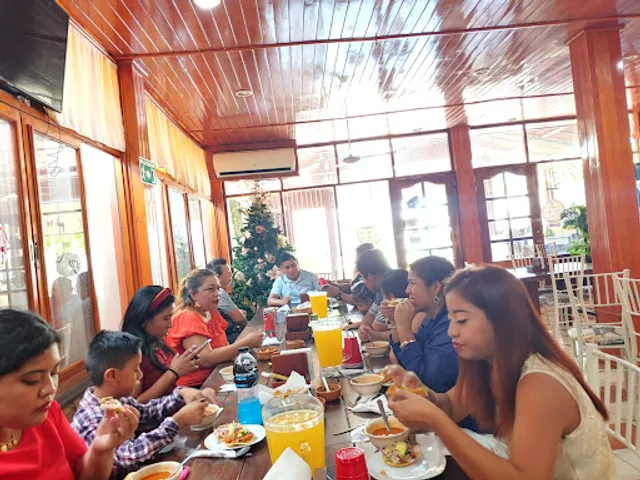 Mamitas Restaurant buffet and drinks