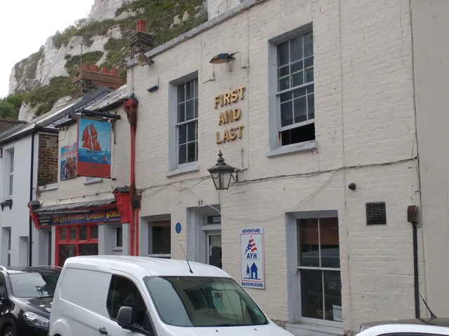 Dover Sailing Hiking and Biking Hostel