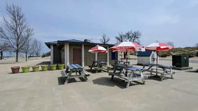 licks 🏖️ sweet treats & eats