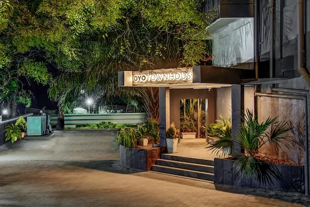 OYO Townhouse 073 Swargate Near Shreemant Dagdusheth Halwai Ganpati Mandir