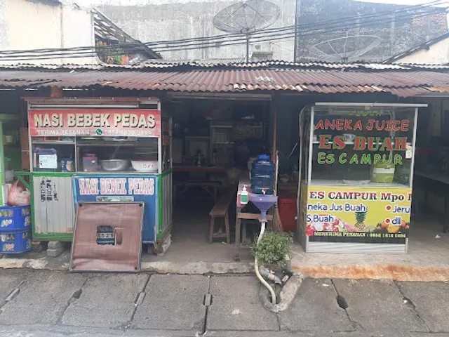 Warung Aneka Jus & Es Campur