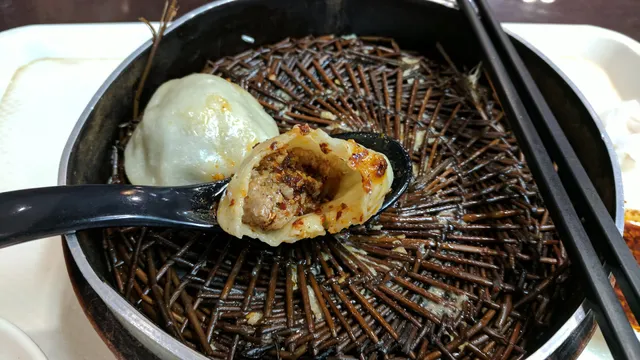 Yinshi Chicken Sauce Steamed Bun Stuffed With Juicy Pork Mochou Road Head Office