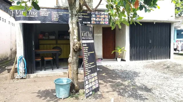 VitChiz Salad, Food and Drink