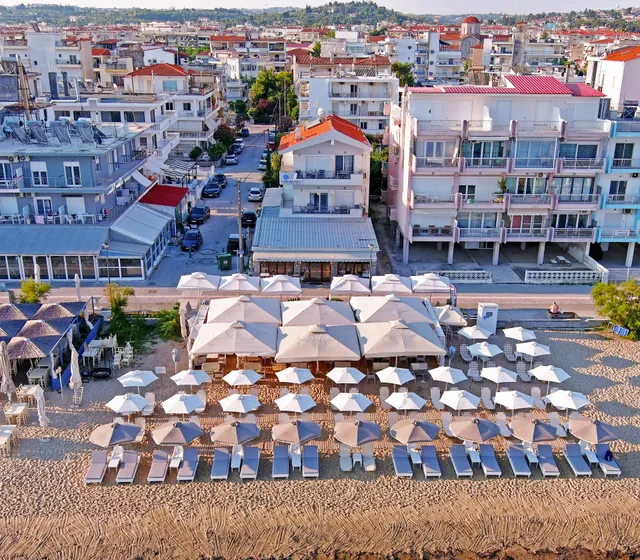 Eantos Studios & Suites