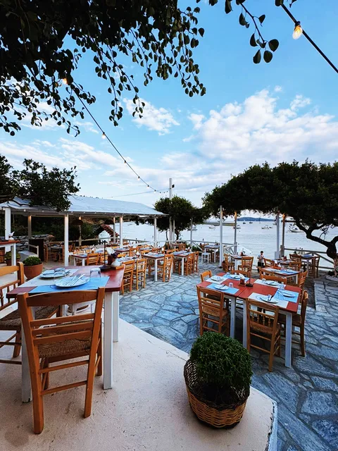 Yalos Restaurant