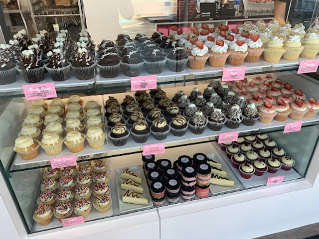 Lil' Cakes & Creamery