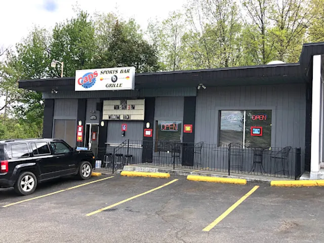 Caps Sports Bar-Grill