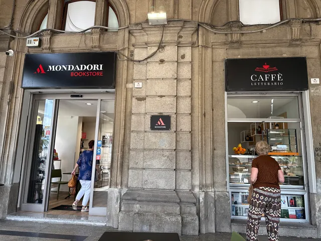 Mondadori Bookstore