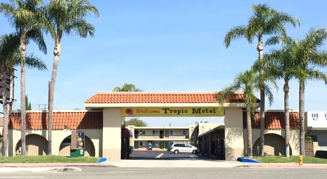 Tropic Lodge