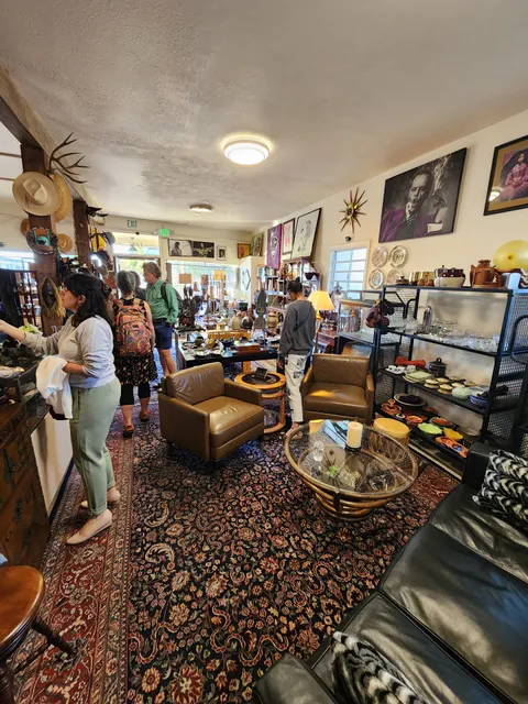 III Antiques & Thangs