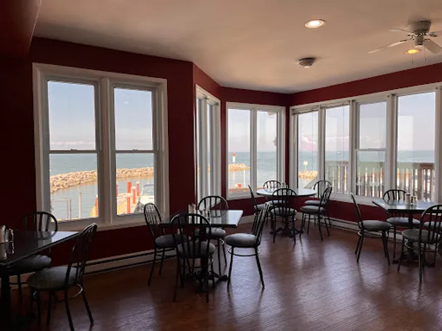 Lakeside Kettle Bar & Grill