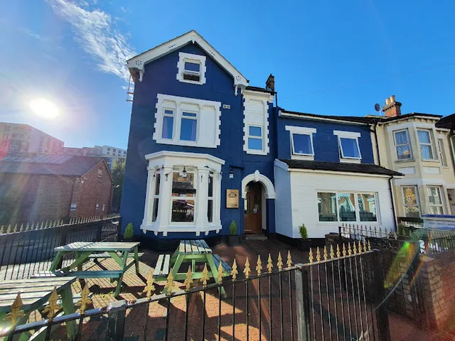 Circle Guest House (Monthly Rates Available)