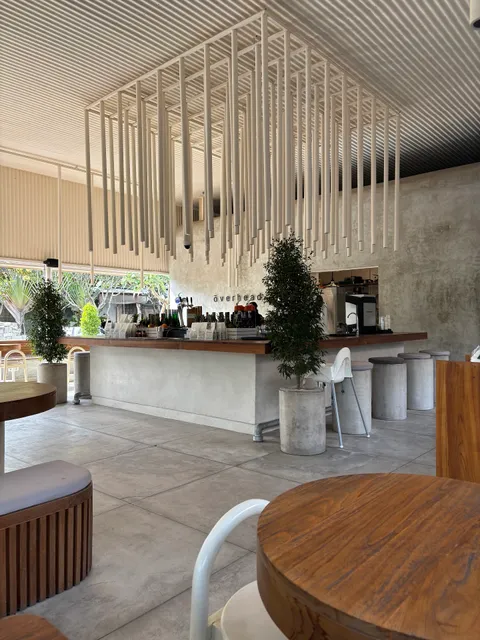 Overhead Bar, Coffee & Restaurant