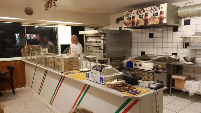 Pizza & Burger House