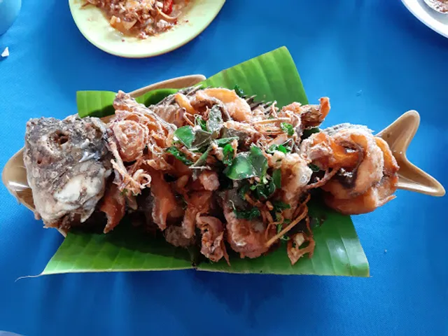 Ban Champ Lok Restaurant