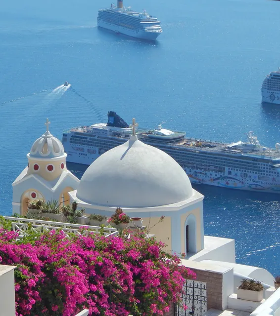 Le Petit Greek, Santorini