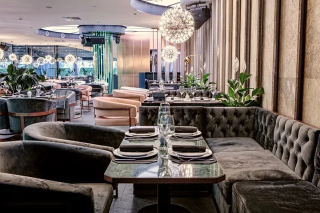 Saint restaurant & show bar