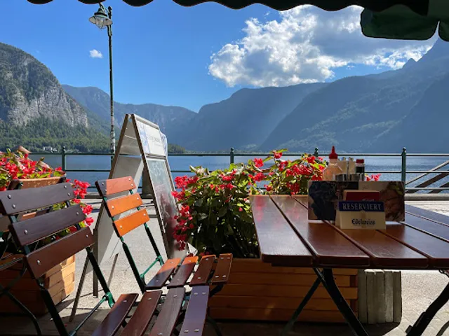 Schirmbar Hallstatt (Umbrella Bar Hallstatt)