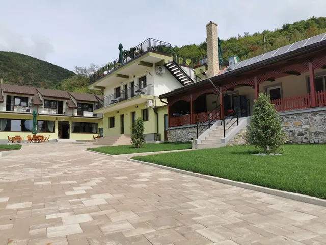 Complex Turistic Cetatea Drencova