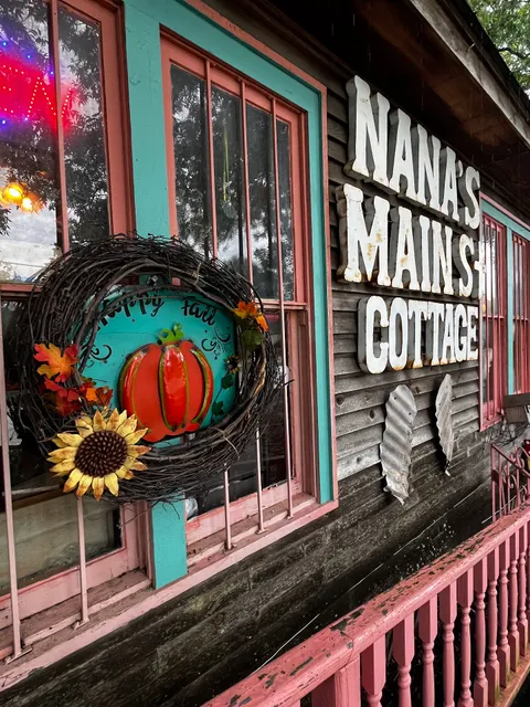 Nana's Main Street Cottage