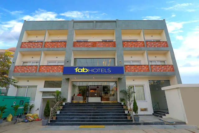FabHotel Pratham Inn - Hotel in Gomti Nagar, Lucknow