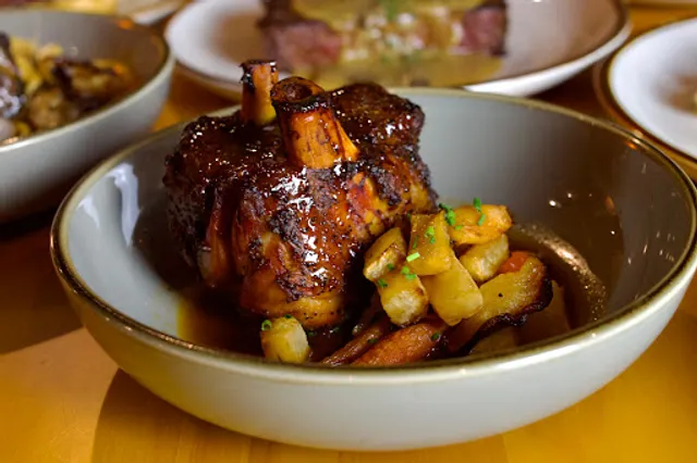 Guesthouse Tavern + Oyster