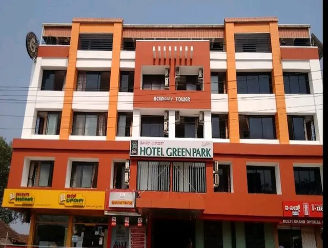 Hotel Green Park Suites