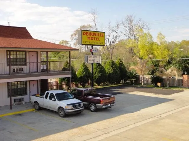 Deauville Inn & Suites