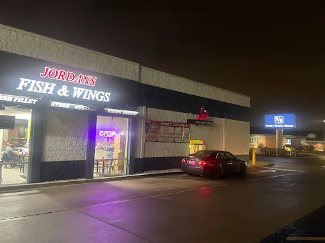 jordans fish chicken and gyros AKA jordans fish and wings