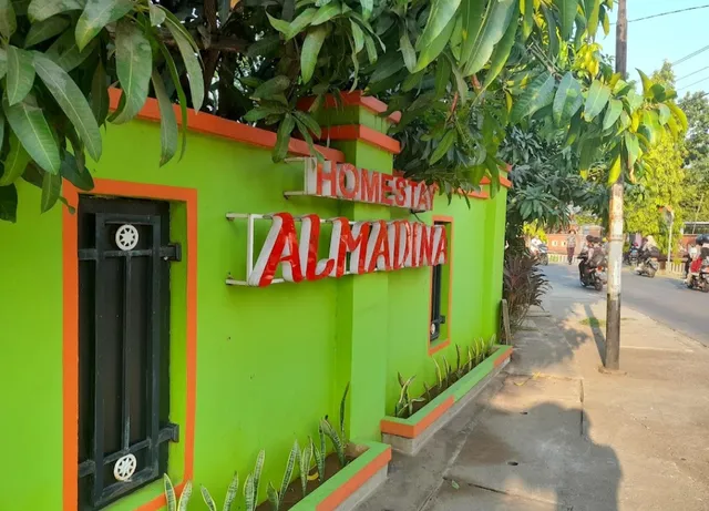 SPOT ON 90760 Homestay Al Madina Syariah