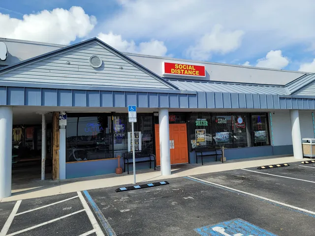 The Social Distance Bar & Grill