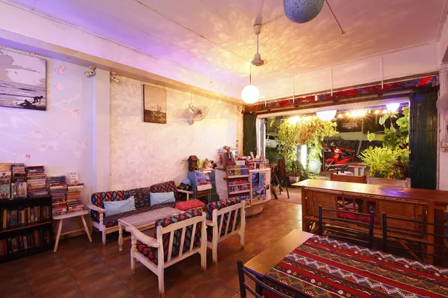 Blue Juice Guesthouse, Restaurant and Bar