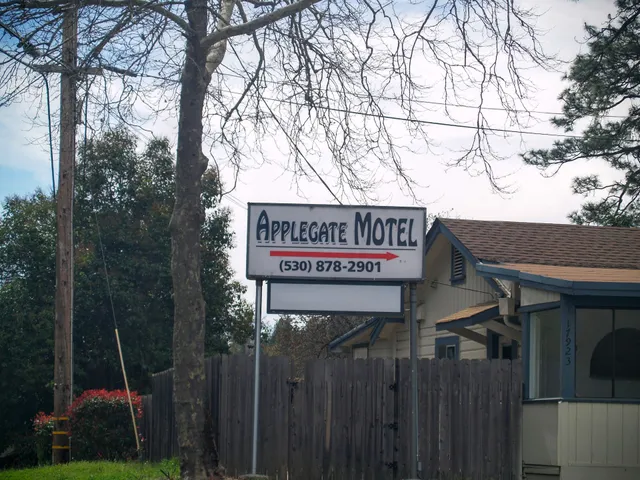 Applegate Motel