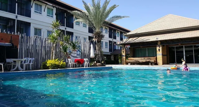 Seasons Palace Resort