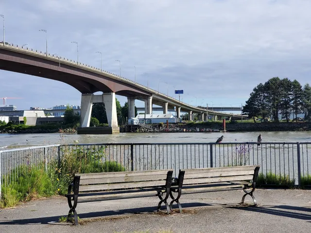 Fraser River Trail - Hudson Gateway