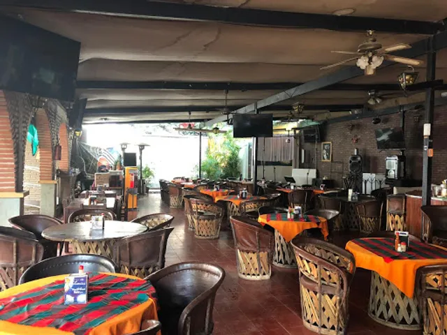 La cascada restaurant & sports bar