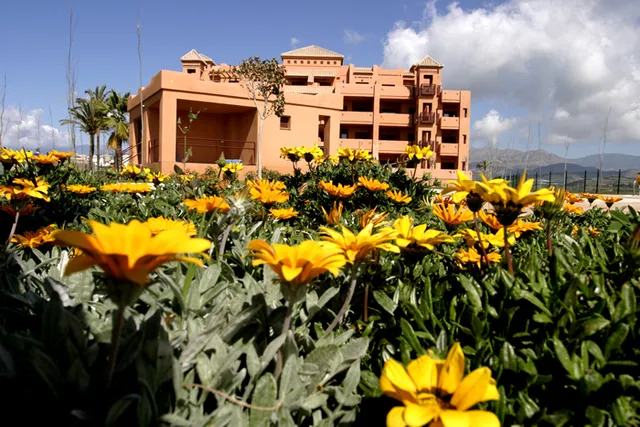 Tropical Beach Golf Apartments