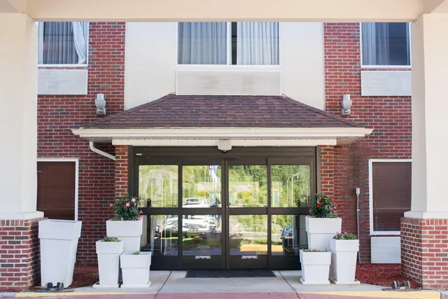 Holiday Inn Express & Suites Logan by IHG