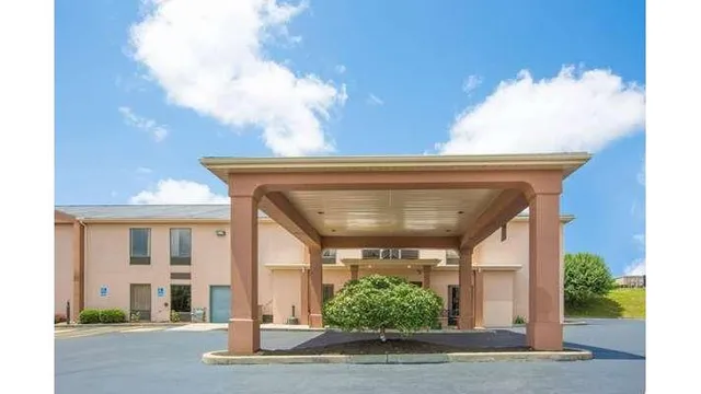 Howard Johnson by Wyndham Beckley