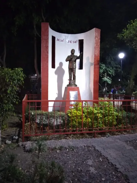 Statue of José José