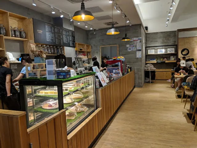 Louisa Coffee 路易莎咖啡(台南湖美門市)