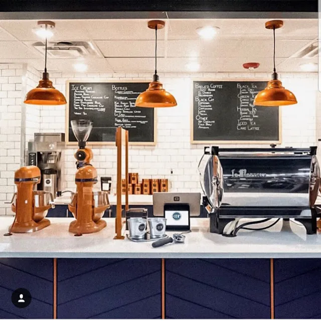 -320° Coffee & Creamery