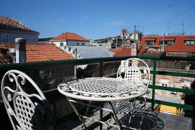 Banica Apartments & Rooms